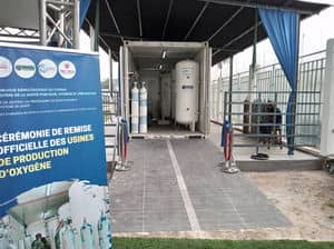 Kinshasa- le ministre de la santé installe une usine de production d'oxygène à l'hôpital Maman yemo.