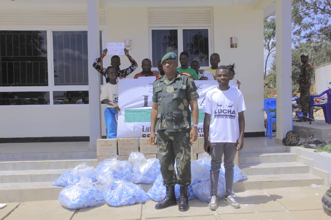 Ituri- la Lucha section de Bunia a remis au gouverneur militaire des vivres recoltés pour les militaires engagés au front.