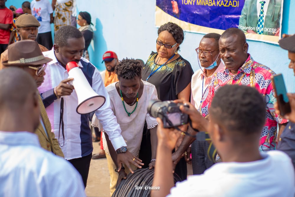 Kinshasa- Lukunga: les habitants du quartier Malueka assistés par leur élu Tony Mwaba