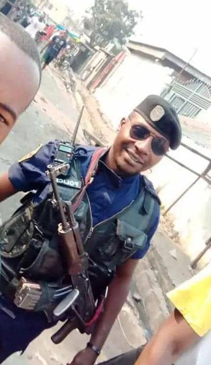 Kinshasa- le policier Sadam ibanda : le chouchou des Kinois.