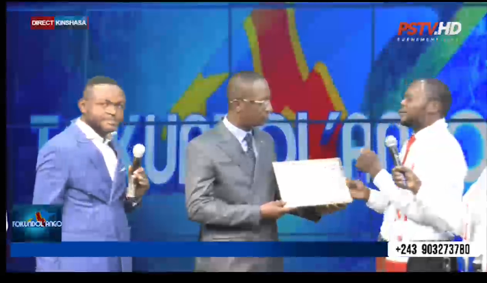 Kinshasa - le journaliste Flavien Rusaki a reçu un diplôme d'excellence pour ses prestations télévisuelles.