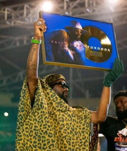 Kinshasa -concert Fally Ipupa au stade des Martyrs : 11 décès dont 2 policiers, selon le ministère de l'intérieur.