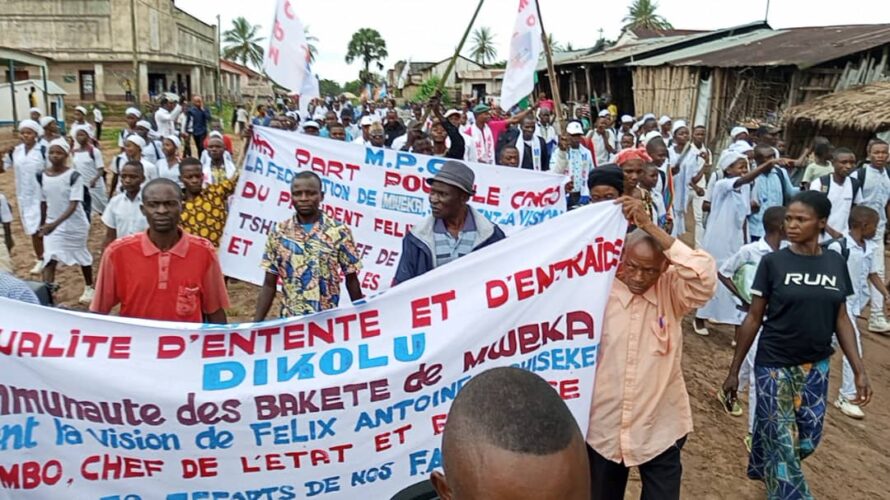 Kasaï- Mweka : marche de soutien aux FARDC, trois partis politiques ont marqué leur présence.