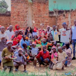 Ituri- Bunia nativité: la Miss Indépendance RDC Carine Rusoke a fêté avec les enfants de la rue.