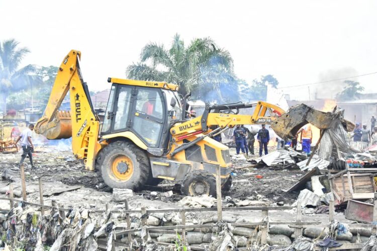 Kinshasa - assainissement : Ngobila et Mulumba démolissent tout sur leur passage.