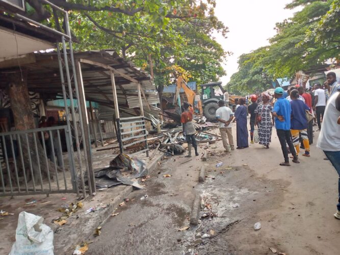 Kinshasa - l'opération "coup de poing" poursuit son bonhomme de chemin. La commune de Kalamu n'a pas été épargnée.