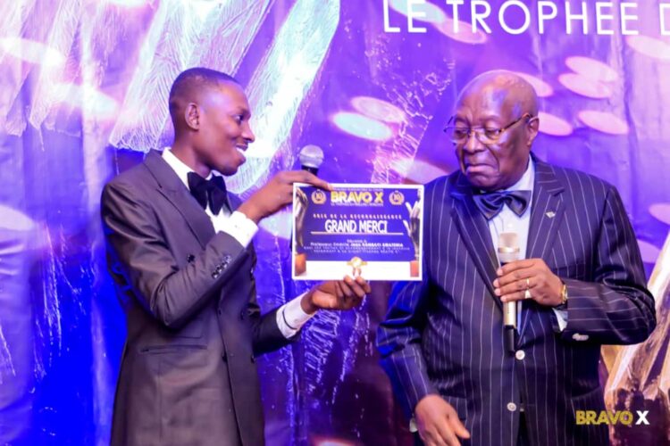 Kinshasa - soirée de gala Bravo X 11e édition a vécu : 20 lauréats ont reçu le trophée du vaillant africain.