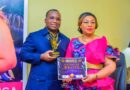 Kinshasa- 11e édition Trophée Bravo x: la philanthrope Cathy Kayene reçoit le prix de la générosité.