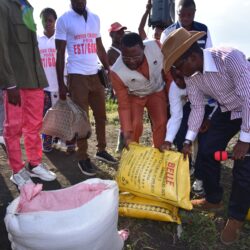 Nord-Kivu: outre la menace des aggresseurs sur Goma, Eliezer Ntambwe et Jules Bumba au front pour assister  les  déplacés internes de Masisi à Mugunga.