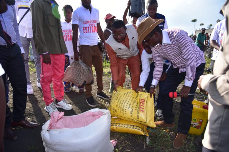 Nord-Kivu: outre la menace des aggresseurs sur Goma, Eliezer Ntambwe et Jules Bumba au front pour assister  les  déplacés internes de Masisi à Mugunga.